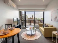 Modern Hawthorn 1BR Walk to Cafes & Transport 霍索恩區酒店