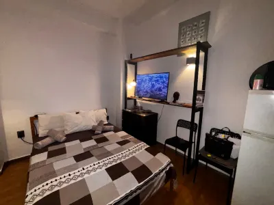Cozy Apartment in Kypselii: 1000Mbps Fiber Wi-Fi Hotels in Kypseli