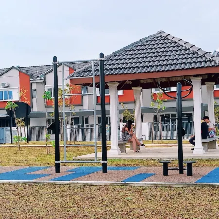Perodua Entire Terrace Homestay 4R: Kitchen+WFH