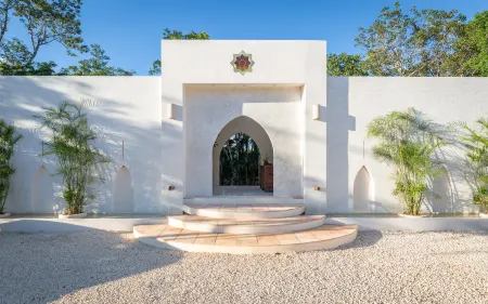 Villa Sanah Отели рядом с достопримечательностью «Астрономическая обсерватория Коба»