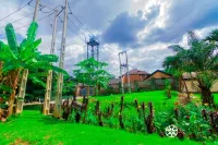 Trois Ore Residences and Green Earth Bistro 이바단 대학 주변 호텔