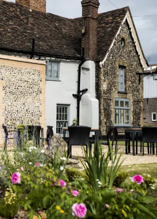 The Red Lion Whittlesford Отели рядом с достопримечательностью «TWI Ltd»