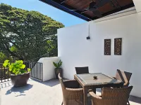 Lotus House: 3 fl Home, 2 King Beds - Night Bazaar