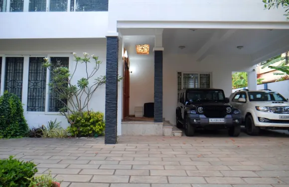 位於科塔拉克卡拉的4卧室-4700平方米|帶4個獨立浴室