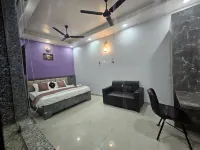 FabHotel Moonlit