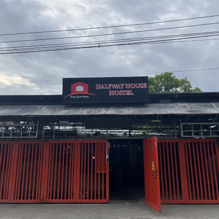 HALFWAY HOUSE HOSTEL MACTAN CEBU AIRPORT