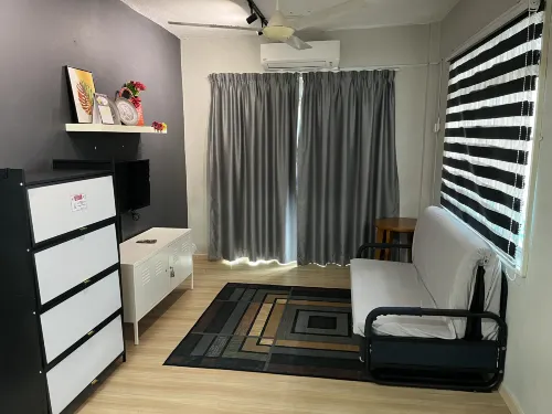 Homestay WaDi 2 with pool near beach - 2-Star