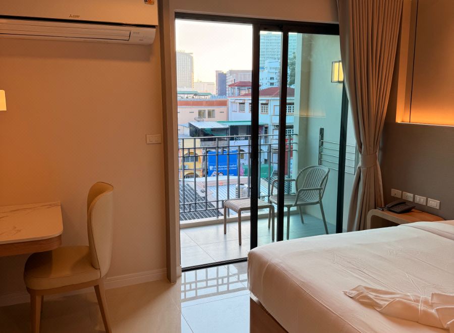 애스턴 호텔 파타야 루프탑 품