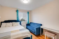 Serene 4‑Bed Family‑Centred House | Free Parking - balcone