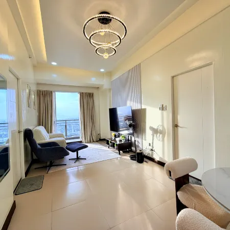 Cozy Luxe Penthouse at Acacia Estates