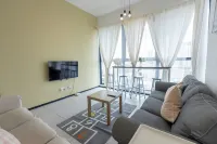 Urban Suites Jelutong | Infinity Pool & City Views - موقف سيارات