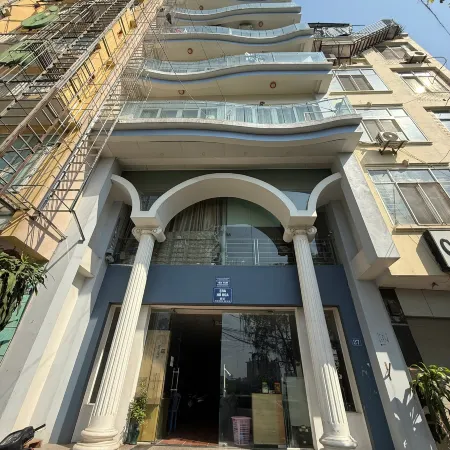 Era Apartment Ho Rua Отели рядом с достопримечательностью «Перекресток Со»
