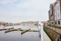 Host & Stay | Seal Watch Hotels near Whalebone Arch