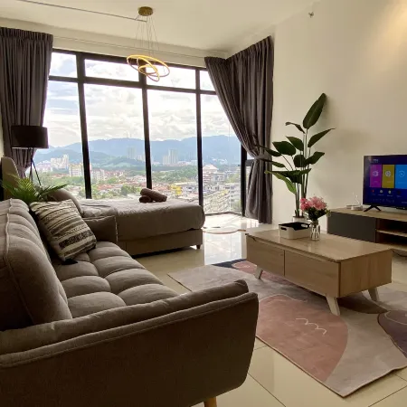 Beacon Executive Suites by stayCATion Homestay