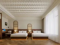 LAO BILLIONS HOTEL（Near French Street,  adjacent to the night market and the Mekong River.） โรงแรมใกล้วัดจันทร์
