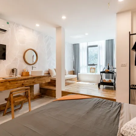 The Leafy Soaking Boutique Stay – Hang Than