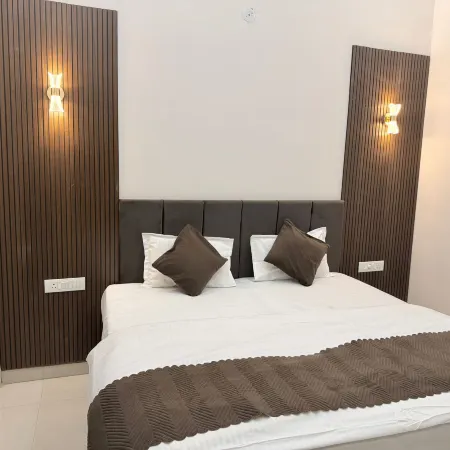 Kiwi Inn Hotel Palda