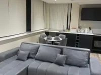 Modern 1-Bed Penthouse — Steps from Old Trafford Hotels in Trafford