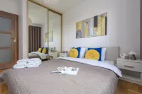 Lumina 3-room Apart with Balcony & AC near Museum Powstania - อพาร์ทเม้นท์