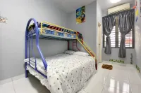 Stylish Blue Water Home w/ Pool Hotels in Tebrau