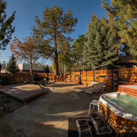 The Stranger Lodge - Pet Friendly