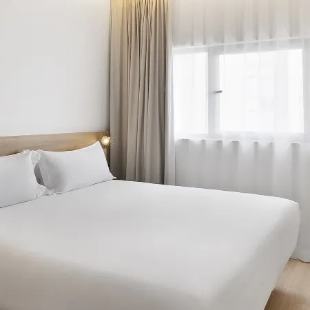 B&B HOTEL A Coruña Aeropuerto Отели рядом с достопримечательностью «Автовокзал Ла-Коруньи»