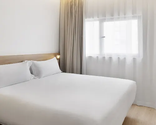 B&B HOTEL A Coruña Aeropuerto Hoteles cerca de Coliseum de A Coruña