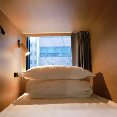 L·YOUNG Capsule Hotel-Myeongdong Отели рядом с достопримечательностью «Станция метро Chungmuro»