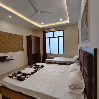 Maruti Nandan Guest House Hoteles cerca de Templo Tulsi Manas