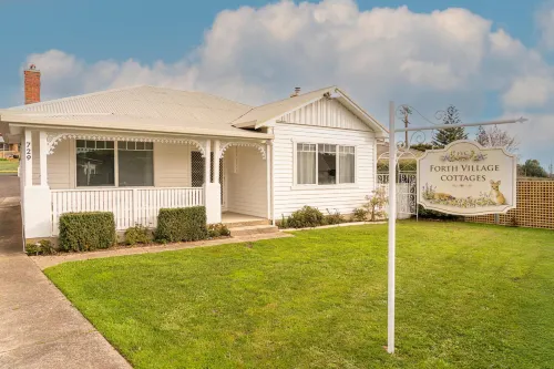 Forth Village Cottages - 4-Star