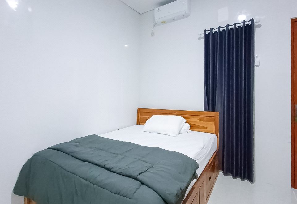 Widi Guest House near GWK Mitra RedDoorz Images