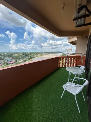 Highfloor Riverbank Suites  level 12