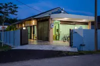 Loh Residence@Pinjistation (8pax 4br) Hotel di 