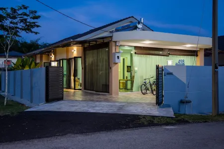 Loh Residence@Pinjistation (8pax 4br)