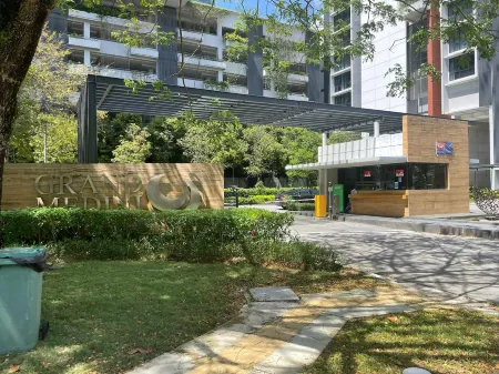GrandMedini Residence near Legoland by Ucome Homestay Отели рядом с достопримечательностью «Puteri Harbour International Ferry Terminal»