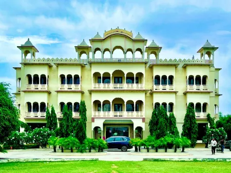 Regenta Shyam Resort Bharatpur Отели рядом с достопримечательностью «SURAJPOL GATE»