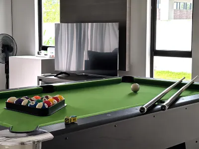 Dato Onn Landed Home 4BR 7pax w Pool table