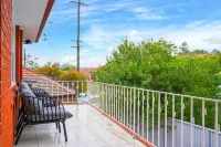 Bexley 5Br/10ppl/train/shopping/pool/parking