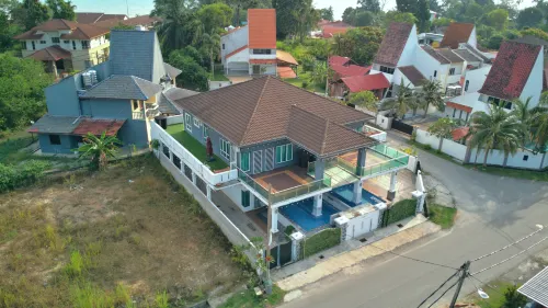 Hideaway Villa 20-46pax 9R9B PRIVATE POOL, KTV, BBQ, ARCADE GAMES, 3min to BEACH -  Holiday Villas