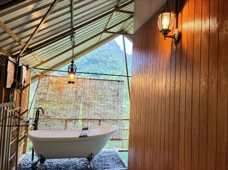 MAKA FARMSTAY Отели рядом с достопримечательностью «Wat Khuan Khao Laem»