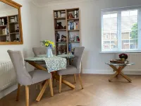 Modern 1st floor apartment Hotels in Charing