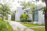 Pani House - Kitchens