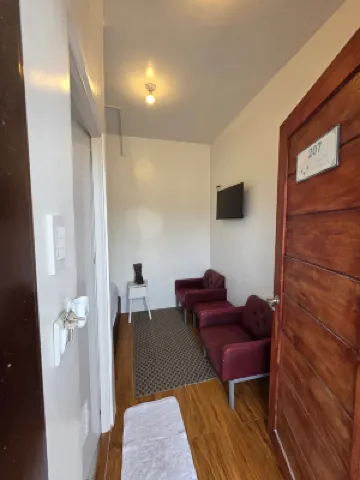 Room 207 Studiotype apt in hensonville near SM/clark โรงแรมใน