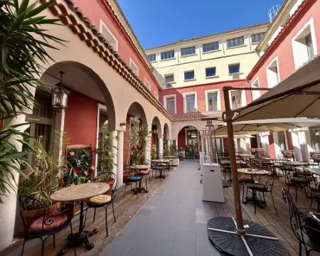 HOTEL DE PARIS Hotels in Sète