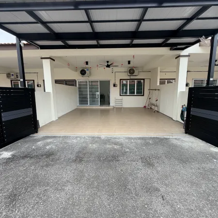 Small yard homestay Sungai Siput cozy 3BR 6-8 Person