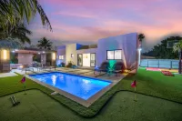 Beautiful 4BR Miami Villa with Heated Pool & Private Game Yard - Biệt thự