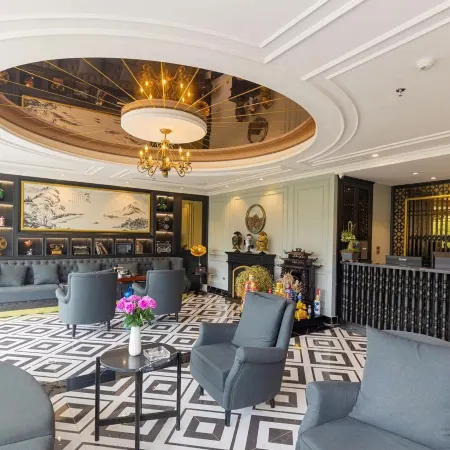 Royal Hotel 2 Mong Cai