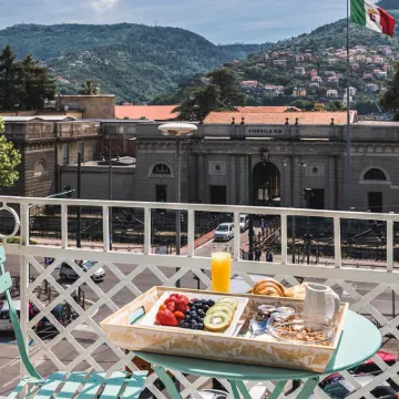 La Spezia by The First  - Luxury Rooms & Suites Hotel in zona Piazza Europa