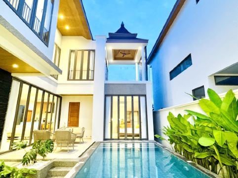 วิลล่าสระว่ายน้ำหรูหรา 3 ห้องนอน