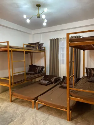 MidCenturyModernVibe-Near Virac Airport-w/ Parking - Homestays